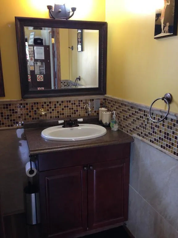 Heather Place Inn Lantzville