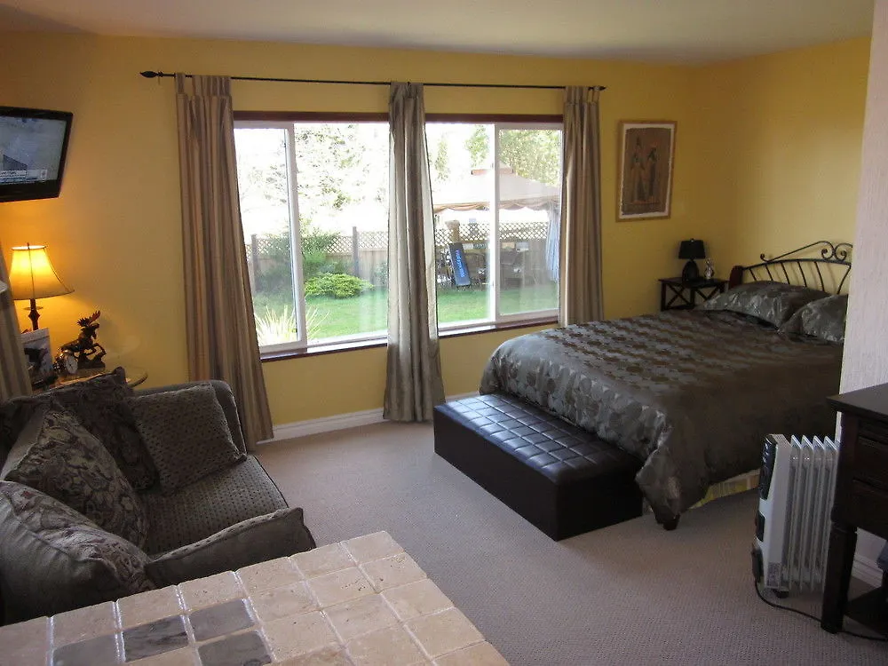 Heather Place Inn Lantzville
